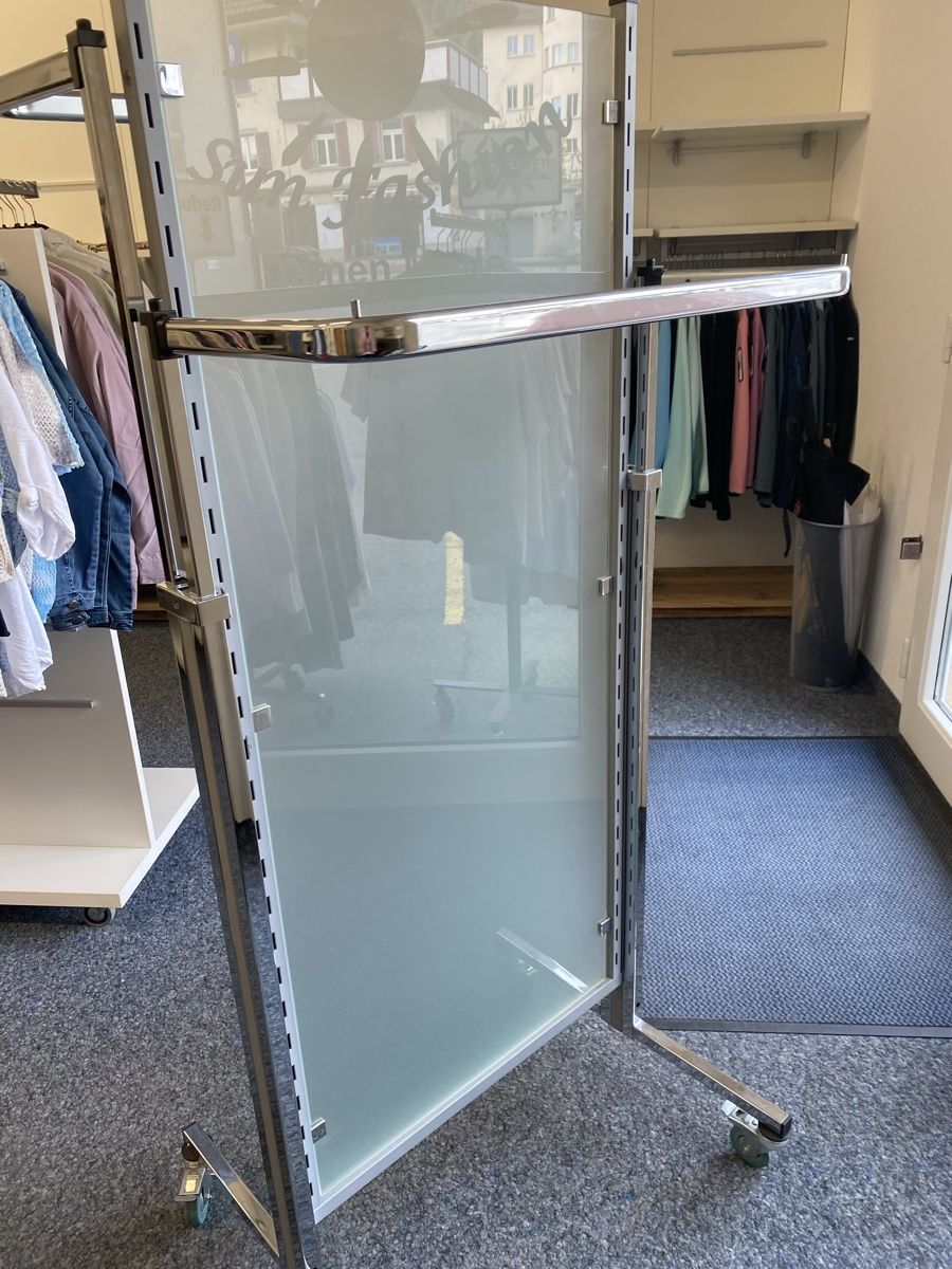 Altro in Decorazioni & Accessori: Kleiderständer auf Räder – Usato da Schüpfheim venduto da Sakiadra 1