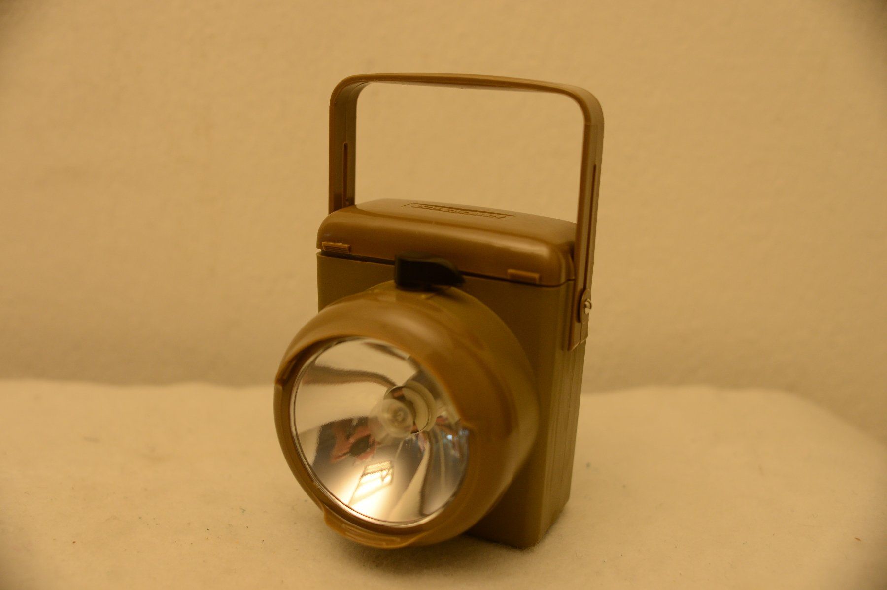 Lampade: Taschenlampe Eisemann von der Schweizer Armee – Nuovo e nell'imballaggio originale da Sachseln venduto da Smatsch54