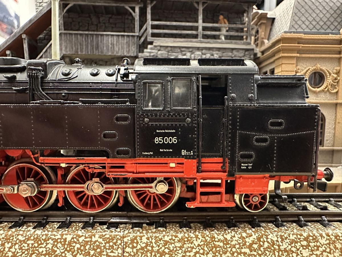 Märklin Modelleisenbahnen: Märklin 3708 DB BR 85 005 mfx digital – Gebraucht aus Lupsingen von New-Haven 1