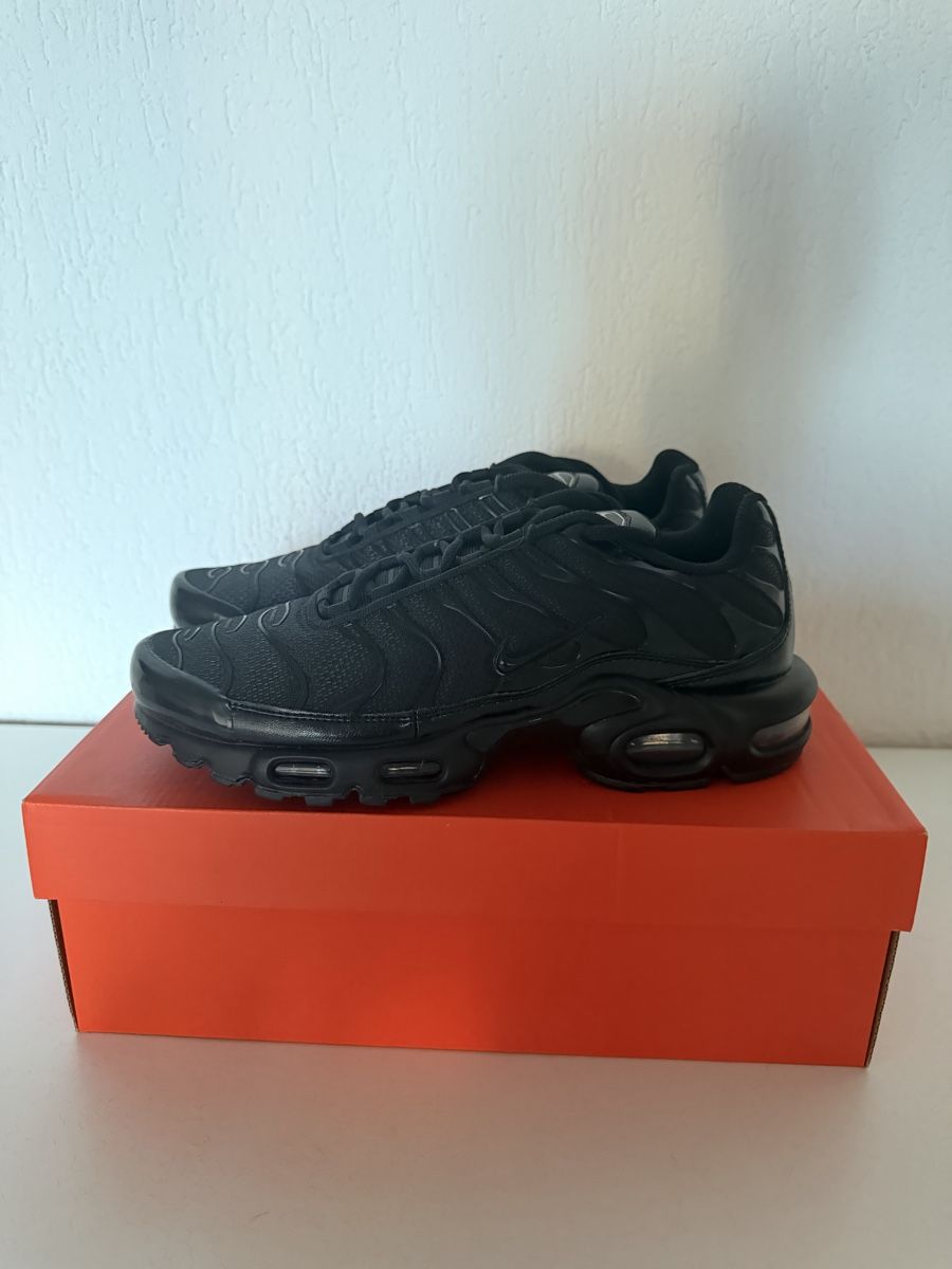 Nike Herrenschuhe: Nike Air Max Plus Black – Neu und originalverpackt aus Dübendorf von Sneaker_Seller 1