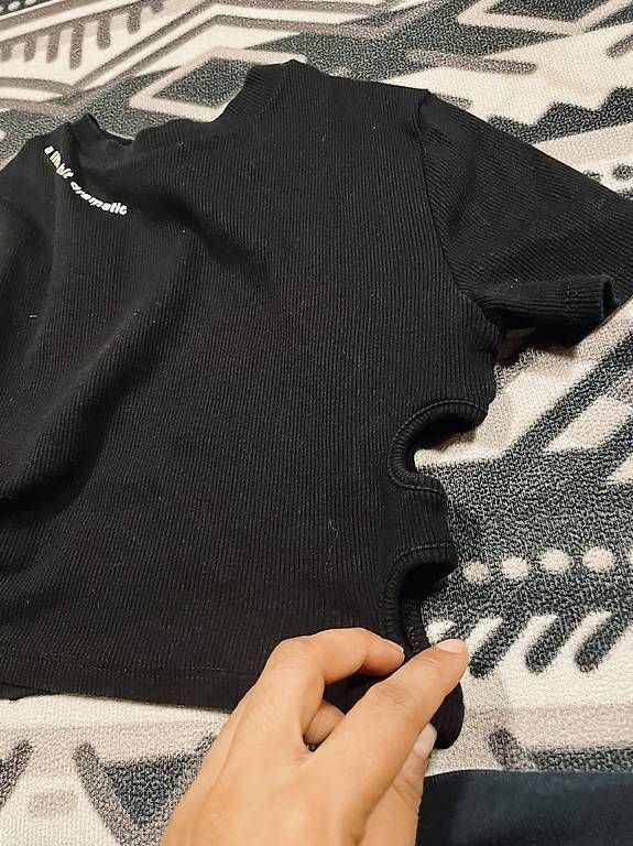 Tally Weijl Top: Black cropped – Usato da Herisau venduto da Ciaoschein 2
