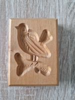 Holzmodel Vogel auf Ast, Handgeschnitzt