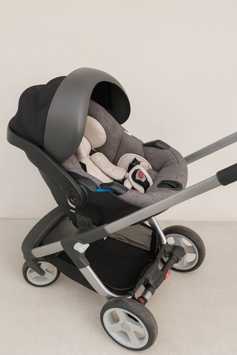 Stokke Carrozzine: Poussette Stokke Grise, avec lange et siège auto – Usato da Courroux venduto da Frank789 2
