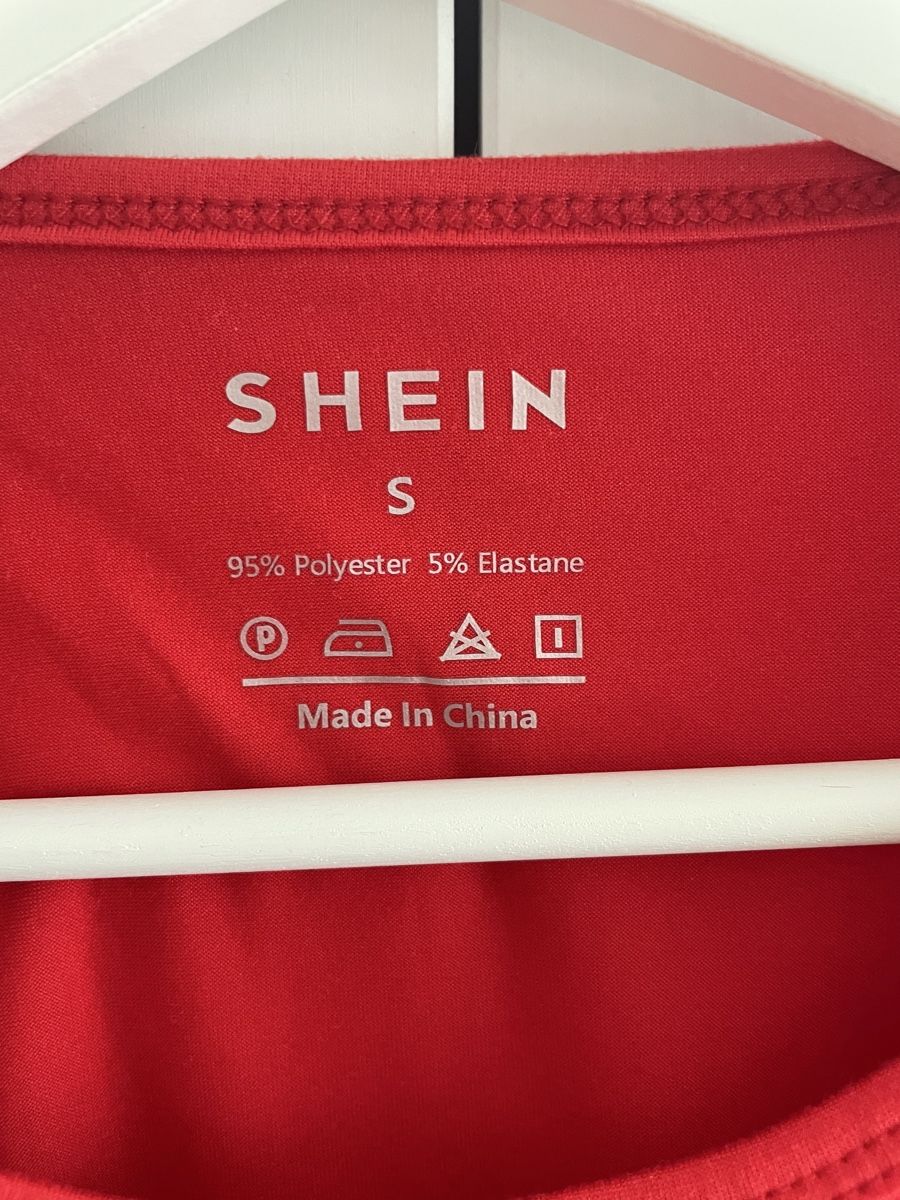 Shein Top: Rotes Langarmshirt, Grösse S – Nuovo (secondo la descrizione) da Bätterkinden venduto da jan_r77z 2