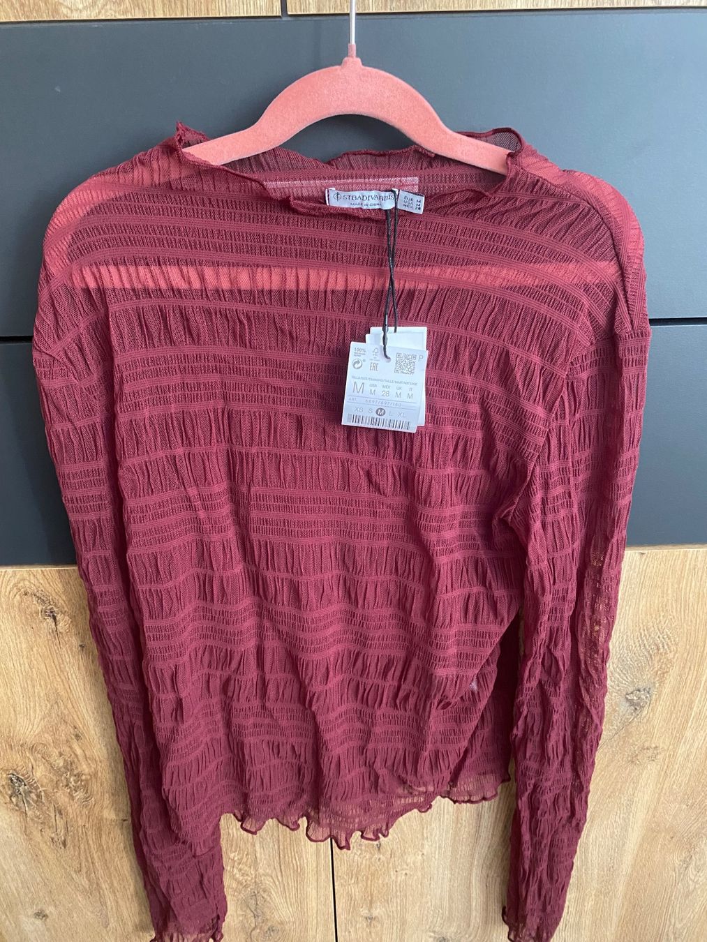 Top: Haut Stradivarius Bordeaux taille M Neuf – Nuovo e nell'imballaggio originale da Sion venduto da pur_m89d