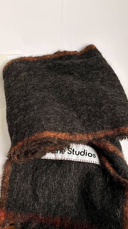 Foulard & Sciarpe: Acne Studio Schal mit Logo-Patch – Usato da Basel venduto da kis_g8bg 4