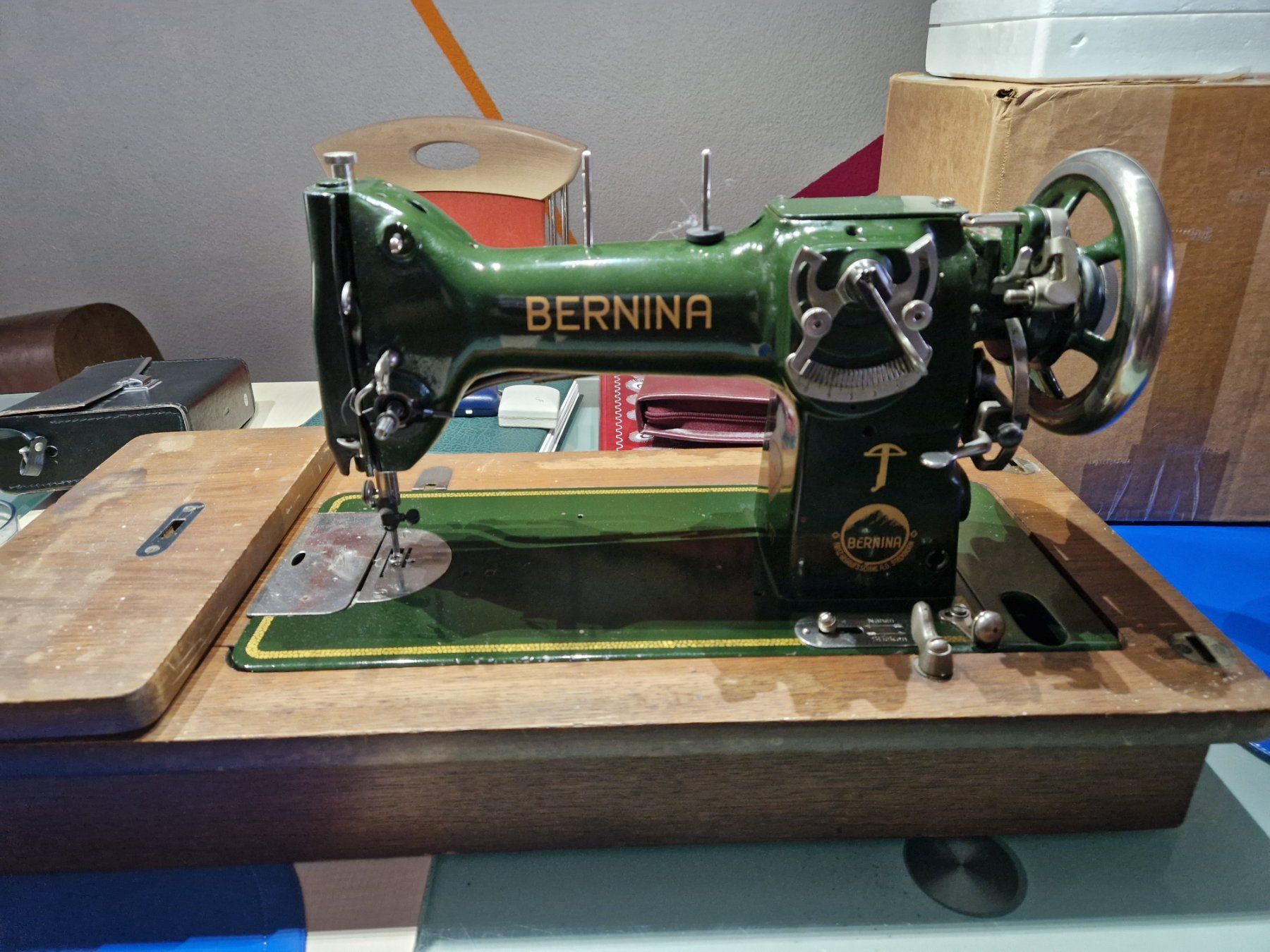 Bernina Macchine da cucire: Nähmaschine – Usato da Spiez venduto da Niesen37 1