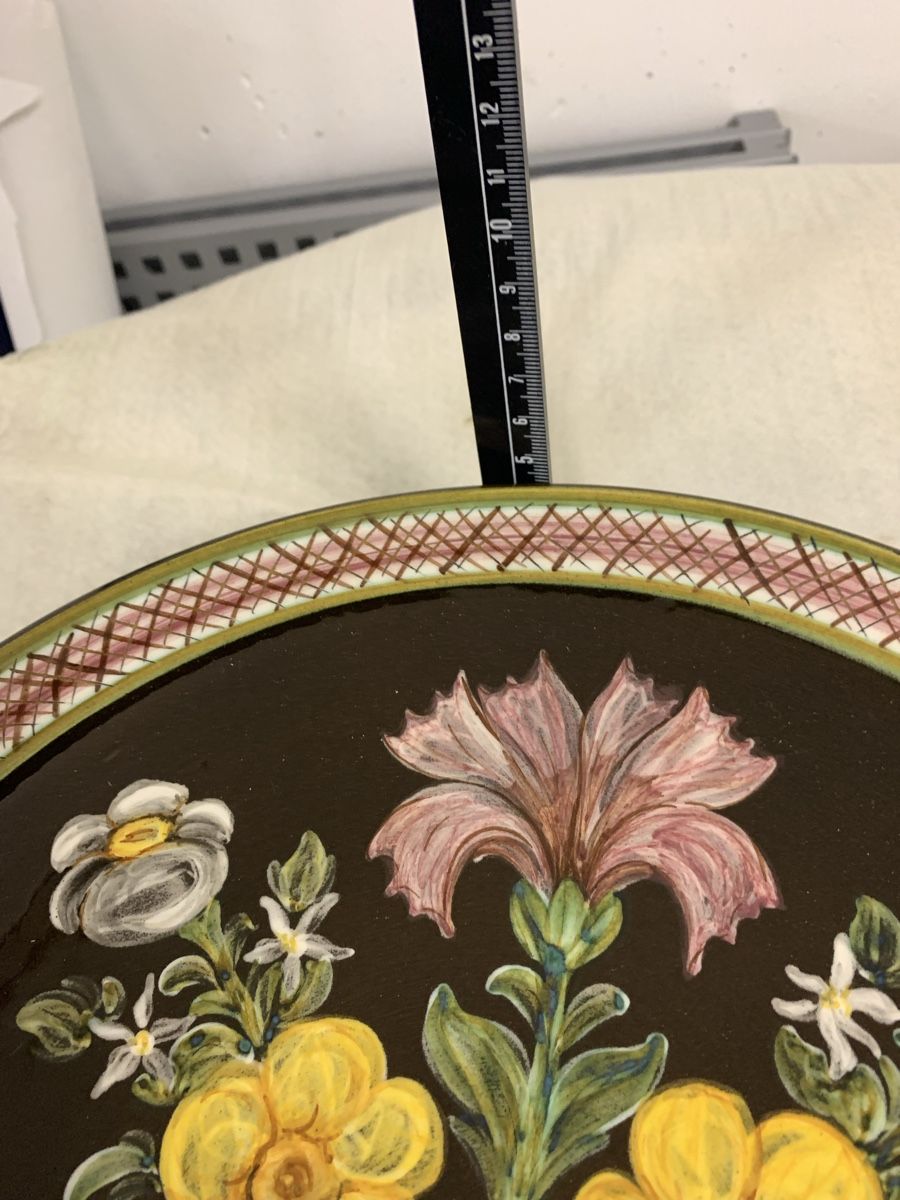 Piatti: Handbemalter Teller, Platte, Keramik, Durchmesser 32cm Ki7 – Nuovo e nell'imballaggio originale da Erlenbach ZH venduto da Ritschly 1
