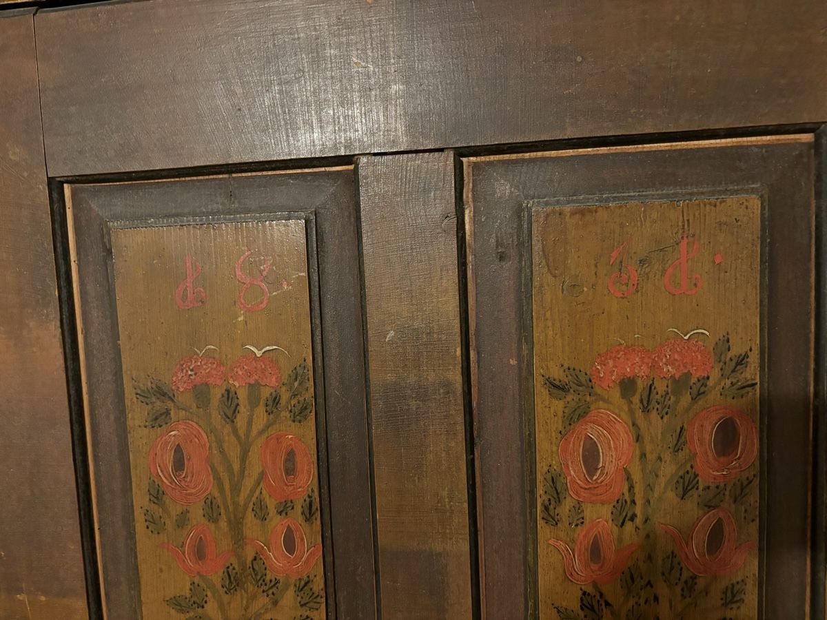 Armadi: Antiker Bauernschrank 1838 bemalt mit Blumenmuster – Usato da Zürich venduto da Limebach 6