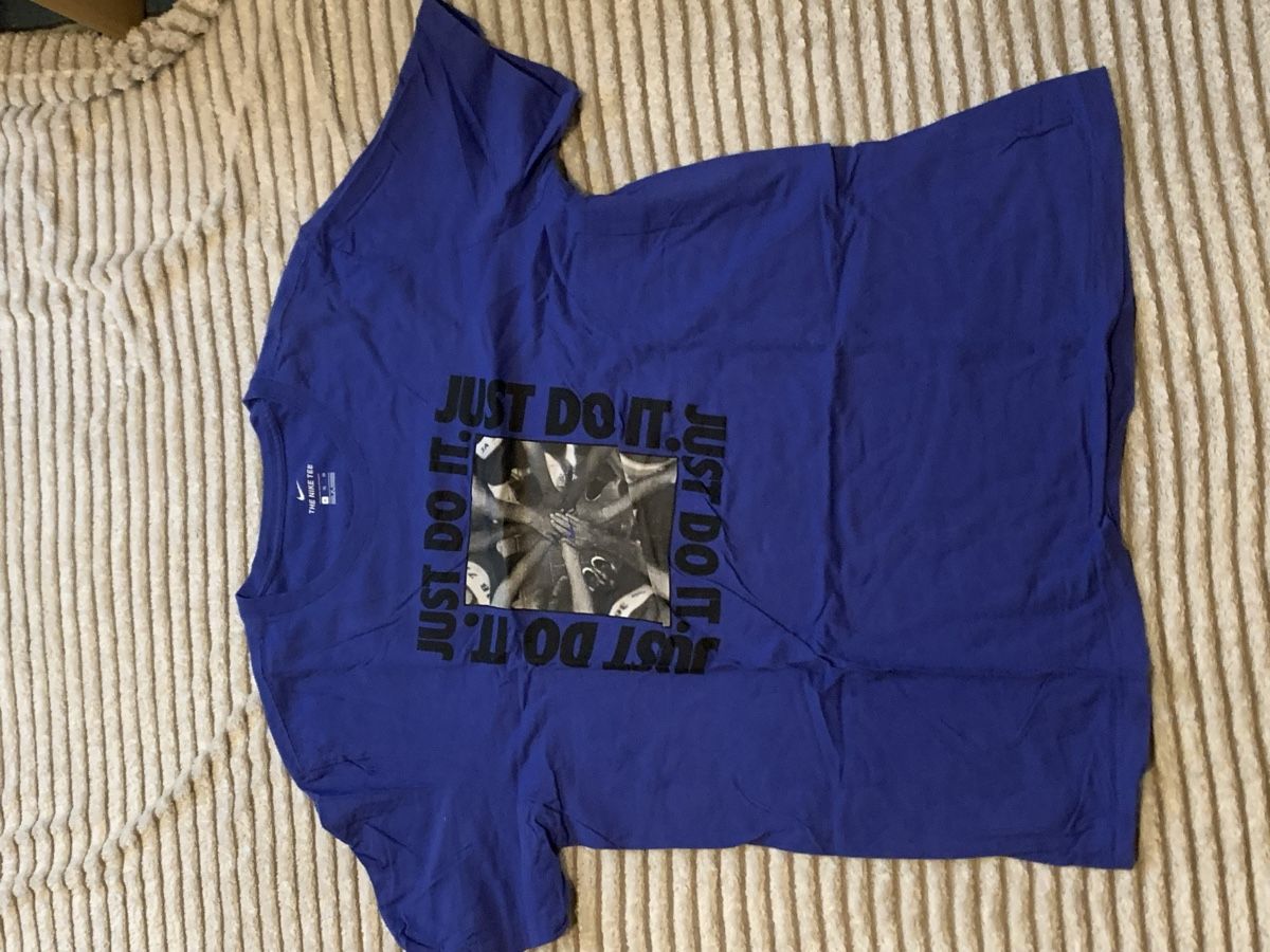 Nike T-shirt: T-Shirt Nike – Usato da Uerikon venduto da MarkBaumann