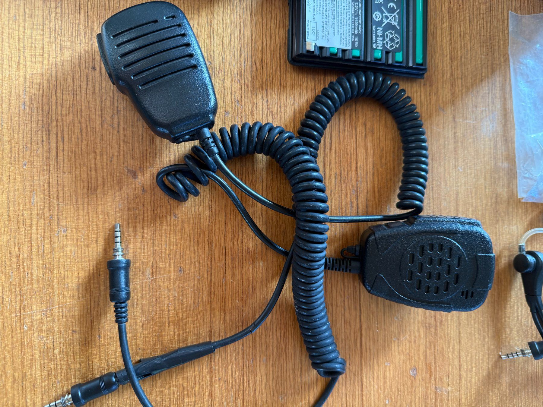 Yaesu Radiocomunicazione: Yaesu 2xVX-170 avec accessoires – Usato da Le Cerneux-Veusil venduto da Maraud01 6