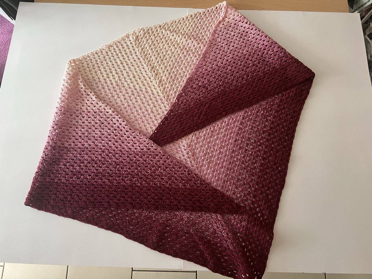 Foulard & Sciarpe: Dreiecktuch Gehäkelt – Nuovo e nell'imballaggio originale da Rupperswil venduto da sige82 4