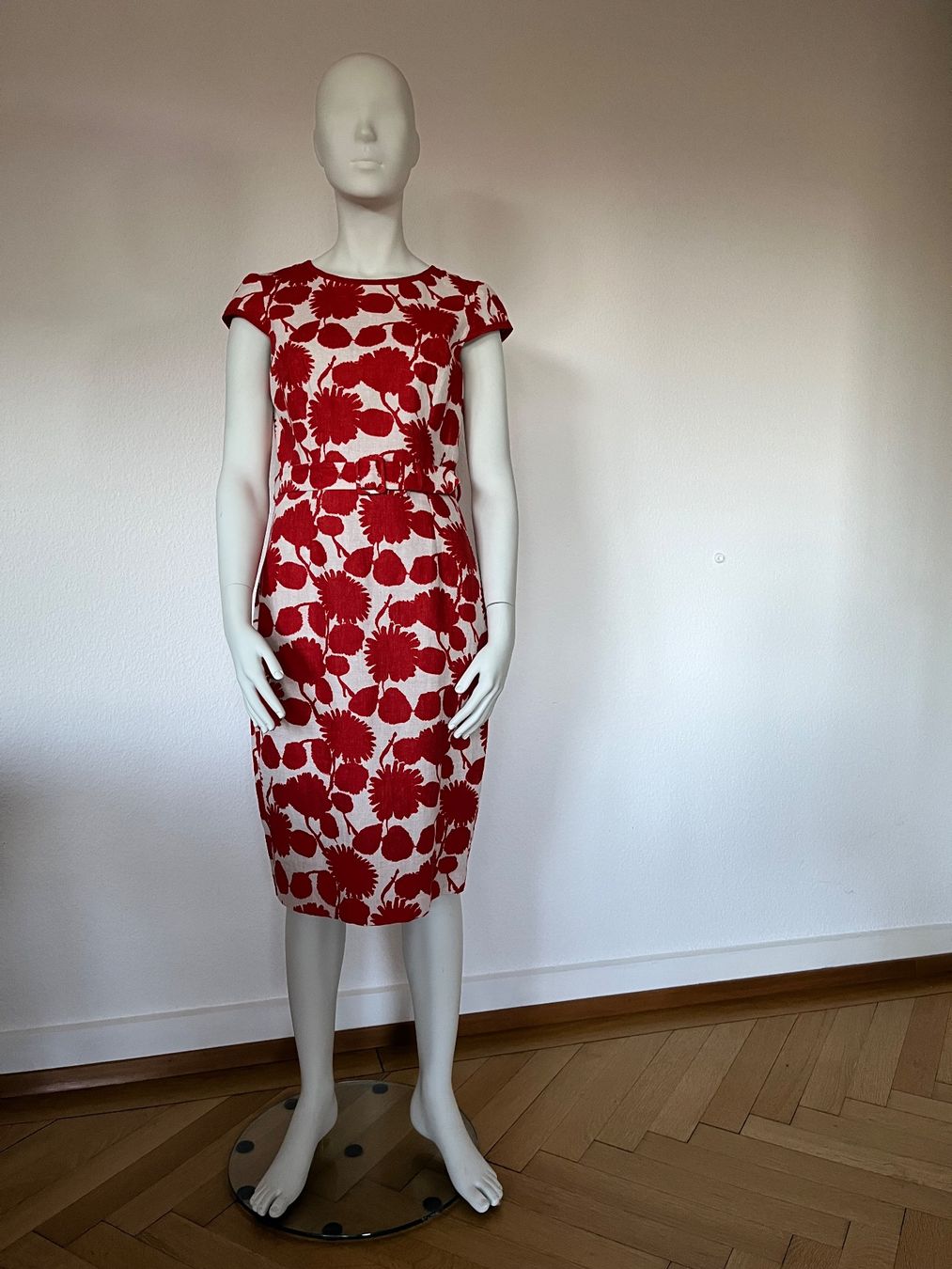 Hobbs Vestiti: Hobbs rot-geblümtes Leinenkleid Gr 36 – Usato da Zürich venduto da bea_s5tq