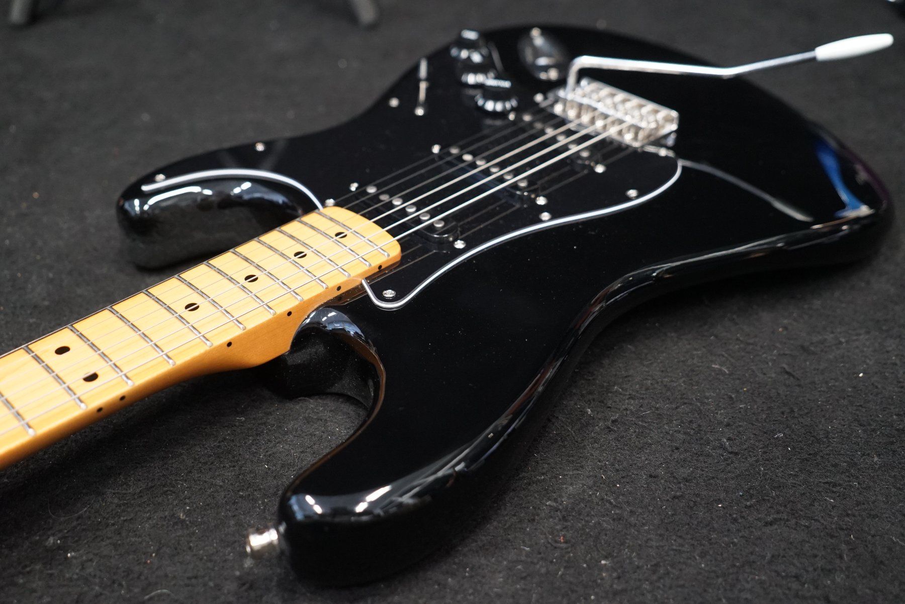 Squier Strumenti musicali: Squier Classic Vibe 50s Stratocaster MN, Black – Usato da Ortschwaben venduto da Musictrade 4