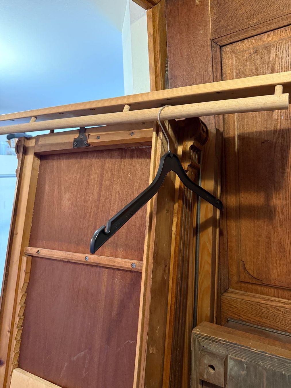 Armoires: Antiker Kleiderschrank – D'occasion à Basel par distelpalme 3