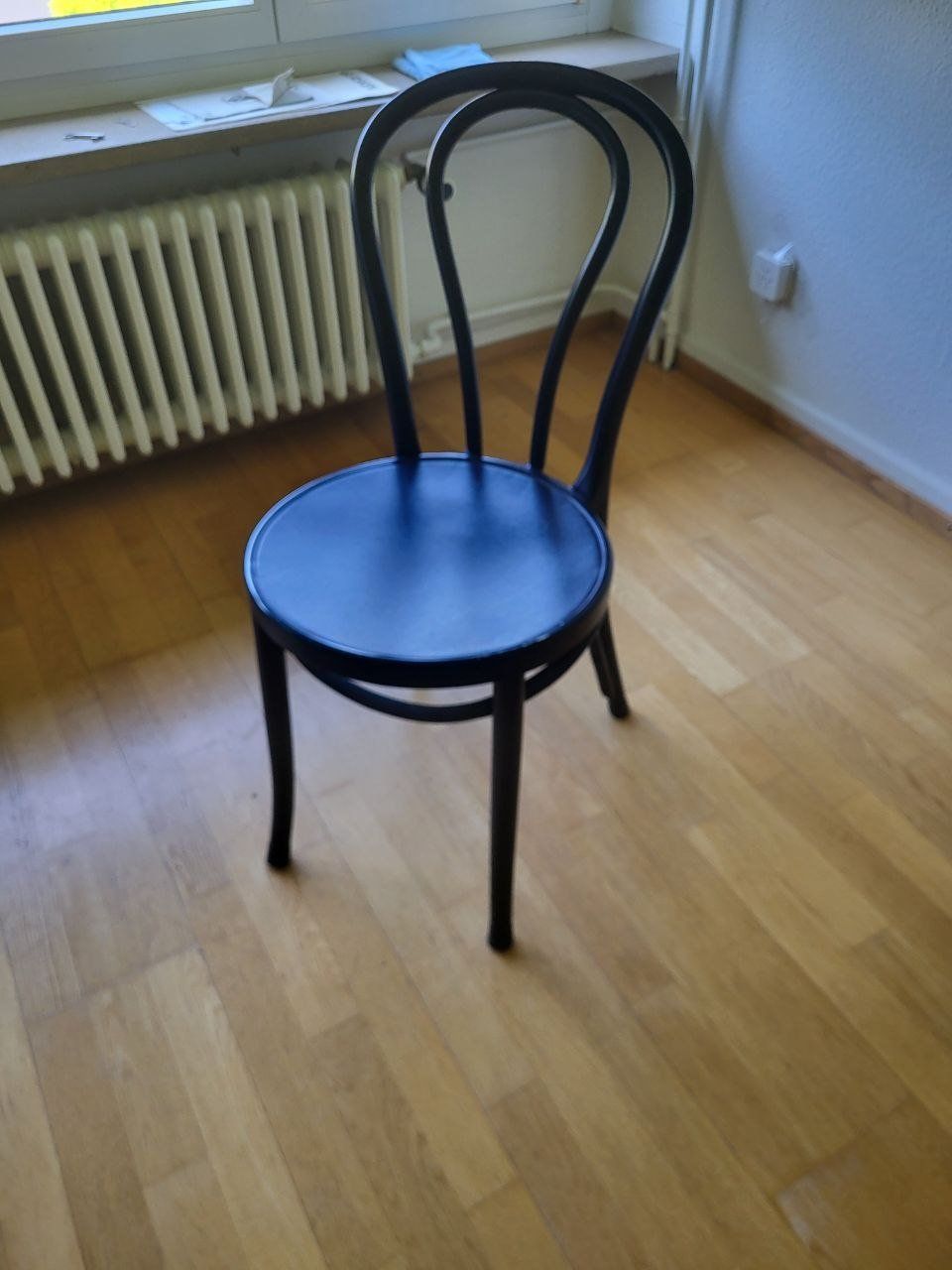 Sedie: Schwarzer Bistrostuhl im klassischen Thonet-Stil – Usato da Zurich venduto da ere_pq6j