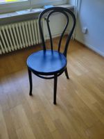 Schwarzer Bistrostuhl im klassischen Thonet-Stil