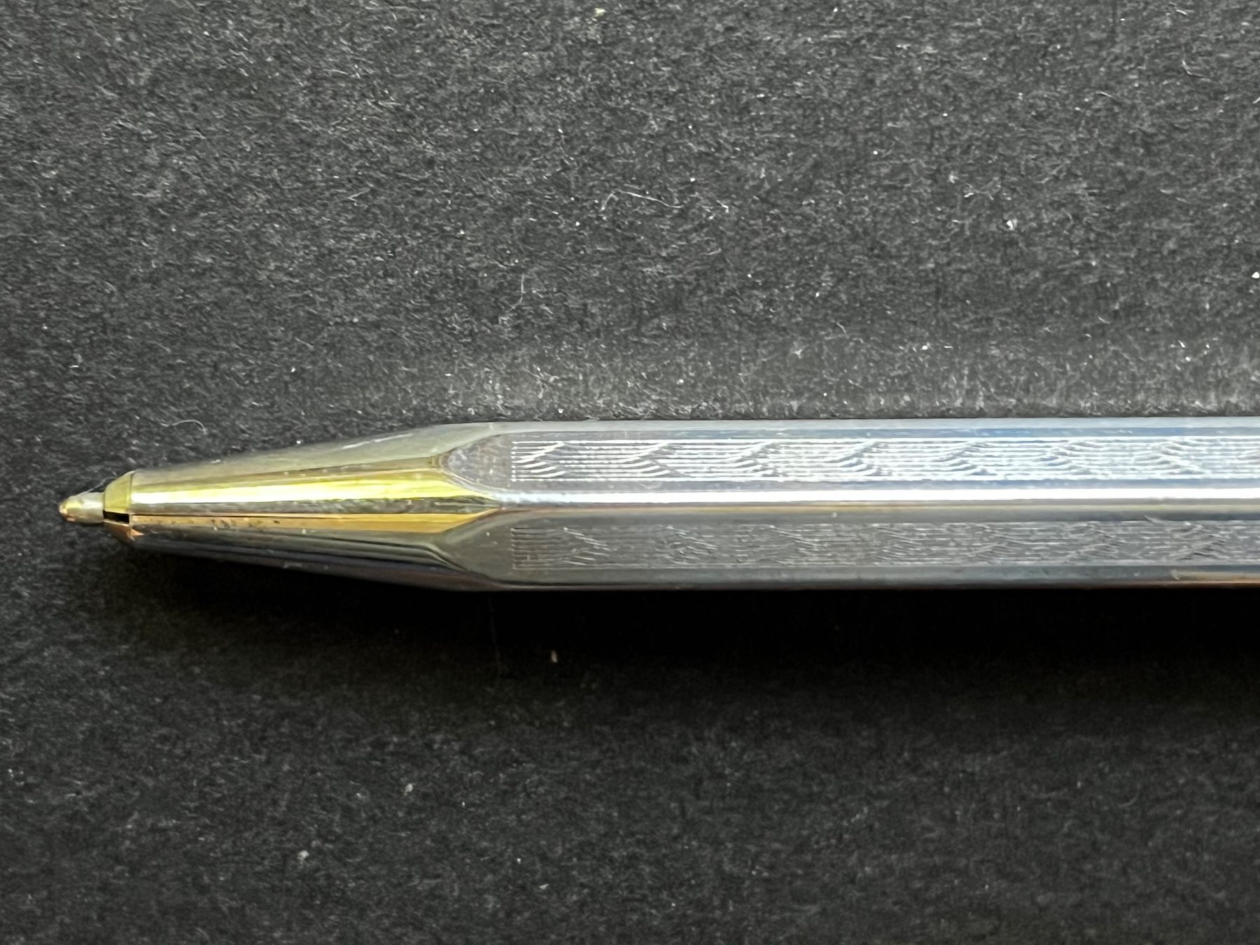 Caran D'Ache Penna & Evidenziatori: Caran d’Ache Ecridor Roller Chevron versilbert OHNE – Usato da Zürich venduto da FV.vintage 5