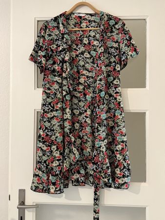 Blumenkleid von Only, Grösse 36, neuwertig