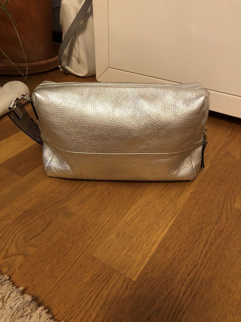Borse da donna: Echtleder Tasche, Klatsch/ Silver – Nuovo (secondo la descrizione) da Uznach venduto da bmw-girl 1