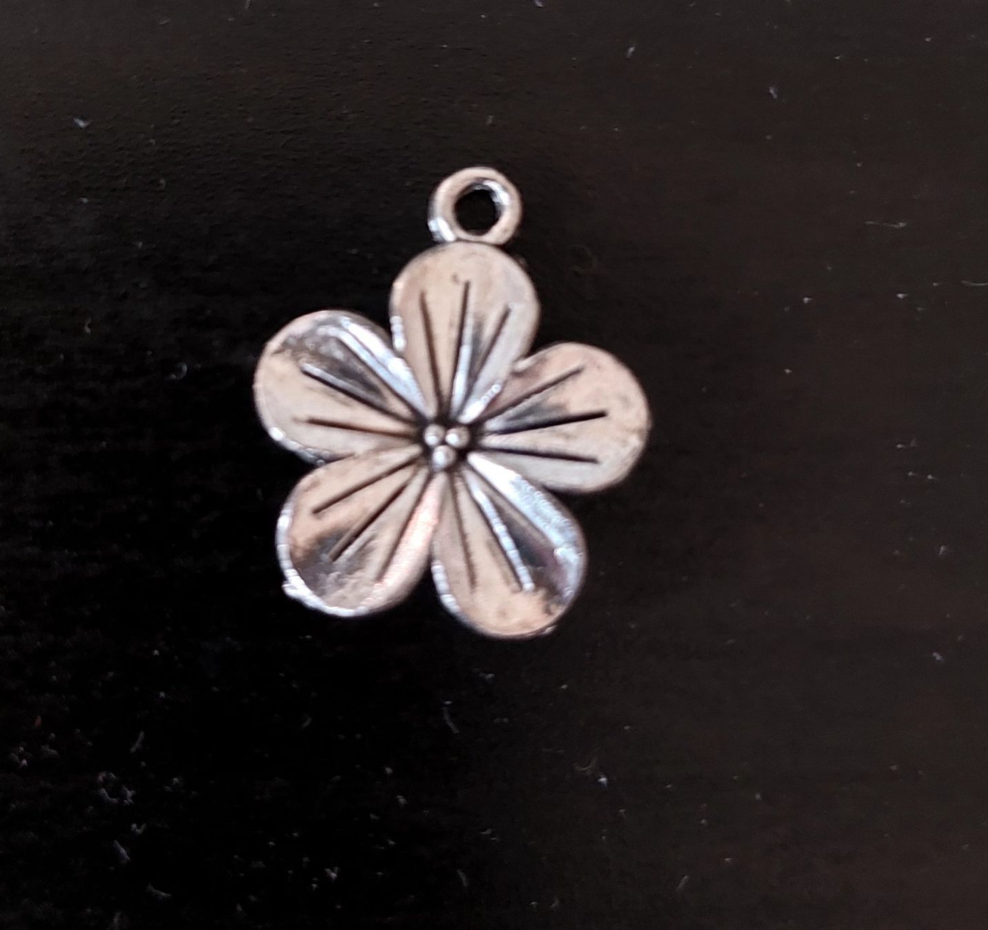 Anhänger: Charm Anhaenger Blumen – Neu (gemäss Beschreibung) aus Horgen von zur_jq85
