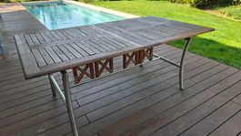 Gartentisch aus Holz
