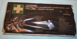 Antiker Verbandkasten. Zu Mercedes 280SE.