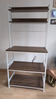 Küchenregal mit Steckdosen