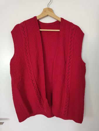 Gestricktes Gilet mit Muster