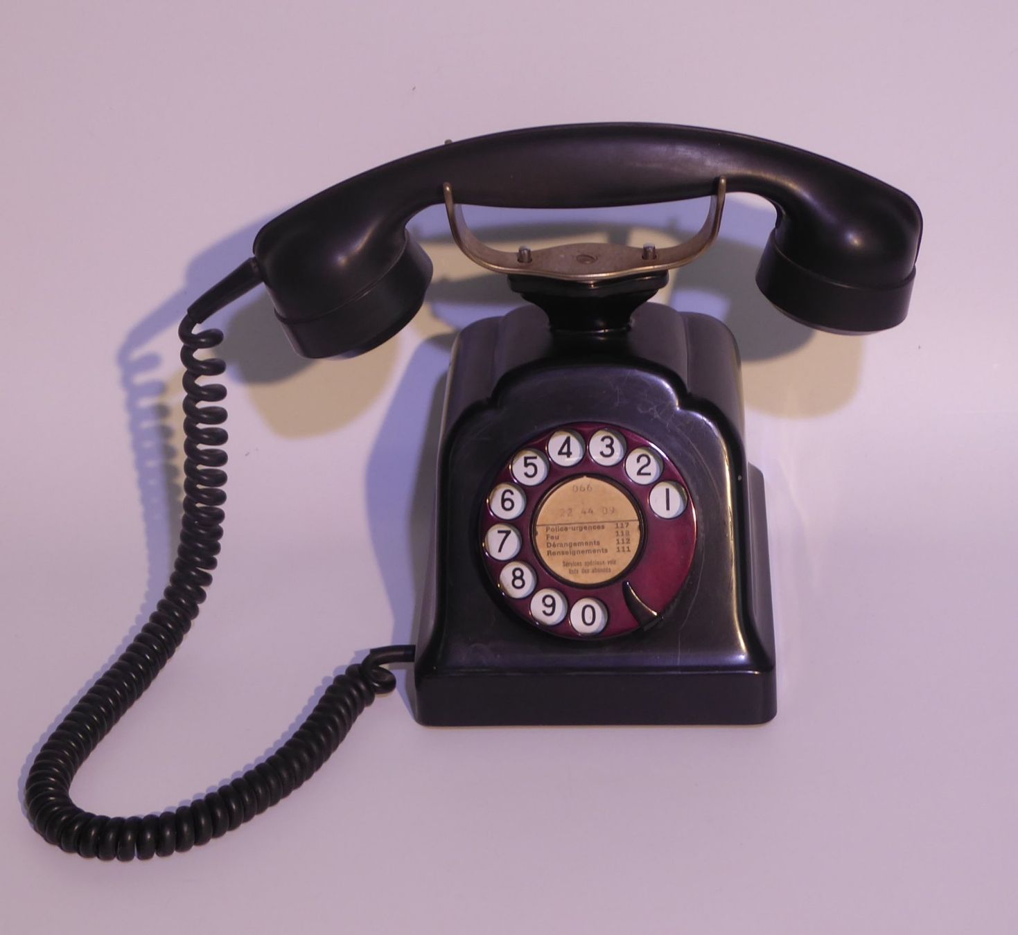 Telefone: Telefon mit Drehscheibe – Gebraucht aus Bern von blaukreuz-brocki_BE 1