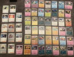 Pokémon Sammelkarten Konvolut mit Energie- und Trainer-Karte