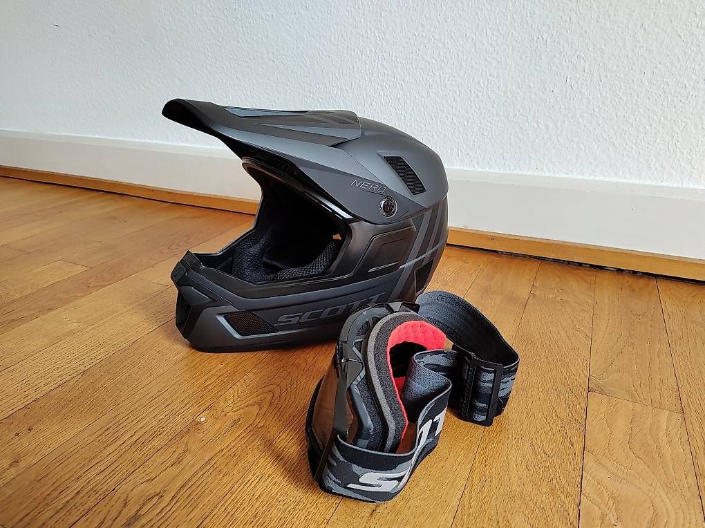 Scott Helme: Scott Nero Plus Downhill-Helm (Grösse S) mit Brille – Gebraucht aus Chur von silla 2