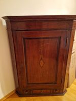 Antiker Eckschrank