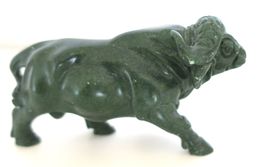 Grosse Verdit Figur Büffel Halbedelstein