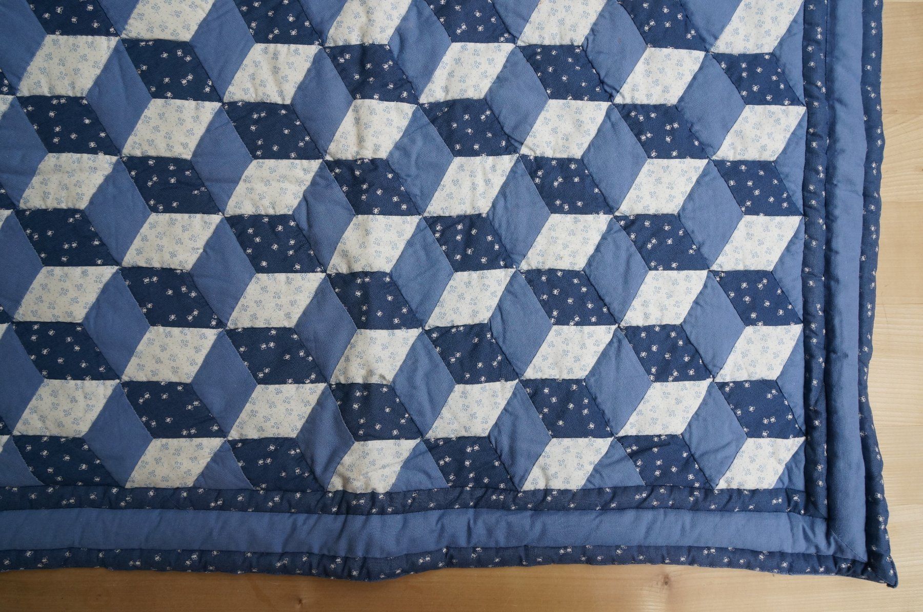 Coperte: Patchwork-Quilt "Tumbling Blocks", 60x80cm, handgequiltet – Usato da Ostermundigen venduto da Aldoc 1