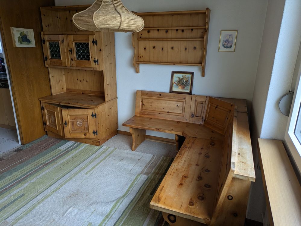 Rustikale Eckbank und Geschirrschrank (Buffet) aus Arvenholz | Kaufen ...