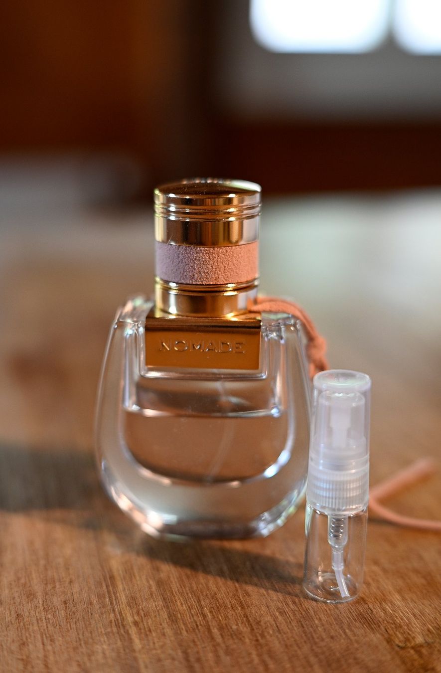 Chloé Profumi & Eau de Toilette: Chloé Nomade Eau de Parfum- 2 ml Probe – Nuovo (secondo la descrizione) da Grosswangen venduto da Shateiel