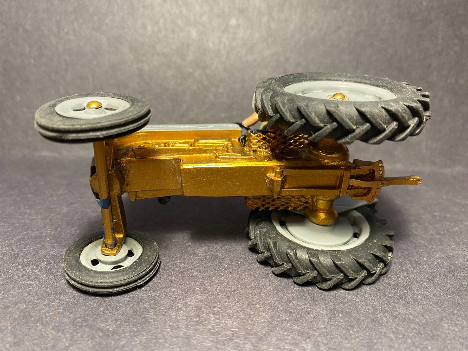 Massey Ferguson Modellini d'auto: Ferguson TE 20 Oldtimer Traktor mit Figur Handmade 1:32 – Usato da Spiez venduto da Mlandcruiser 9