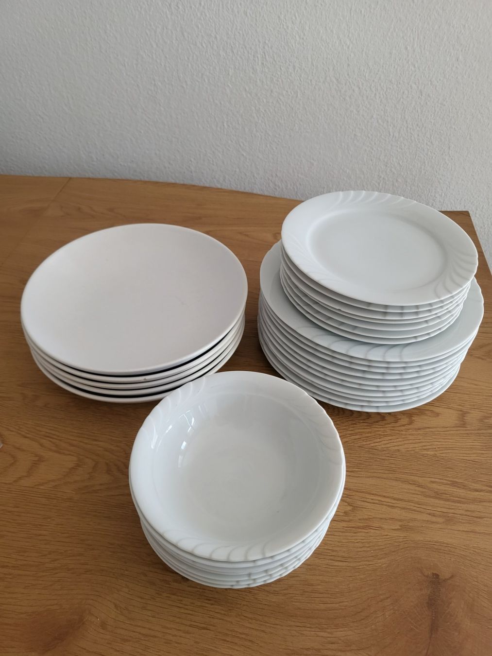 Set di piatti: Teller Set Weiss Keramik – Usato da Effretikon venduto da han_ch8p