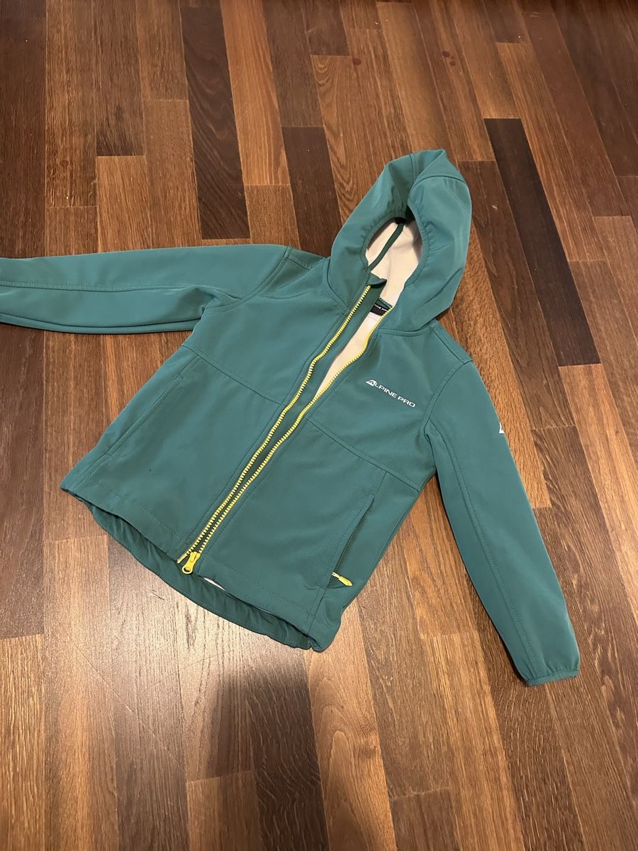 Jacken & Mäntel: Kinder Softshell Jacke Gr.128 Alpine Pro – Gebraucht aus Dietikon von mike.thorton