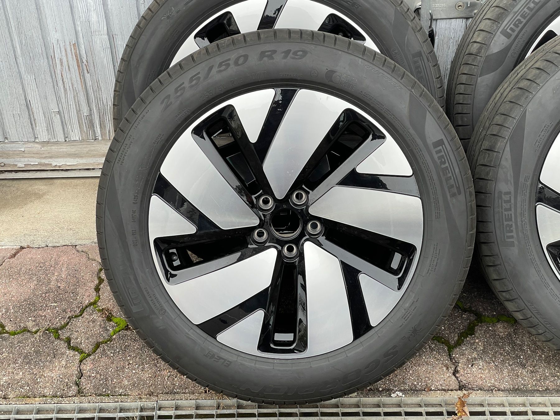 VW ID BUZZ 19 Zoll Sommerräder NEU 4 x 6mm (Gebraucht) in Horgen für ...