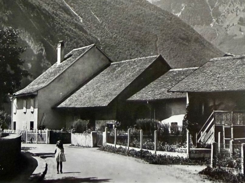 Ansichtskarten: Chessel - Fillette devant la ferme. 1960 – Gebraucht aus Lutry von Ediego 1