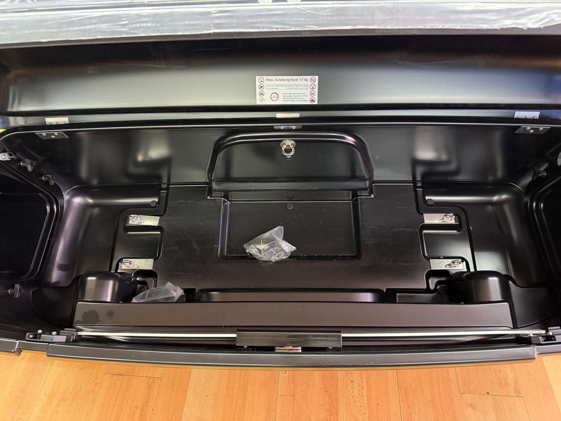 Ganci per rimorchio: MFT BackBox  Heckbox / Transportbox schwarz, Basisträger – Usato da Escholzmatt venduto da hardroot 6