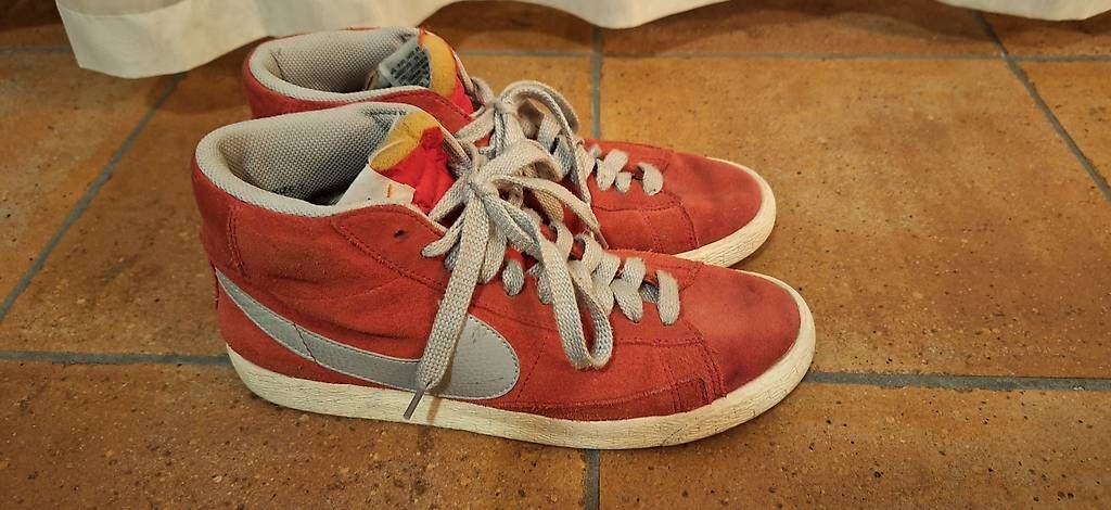 Scarpe da uomo: Nike Sneaker hoch rot - grau grösse 40 – Usato da Kölliken venduto da minimeee