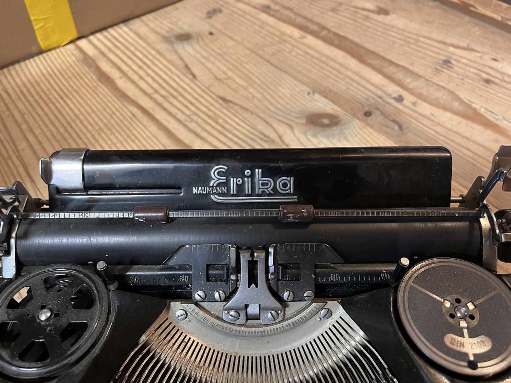 Erika Schreibmaschinen: Vintage Erika Schreibmaschine – Gebraucht aus Zürich von ark_bst7 3