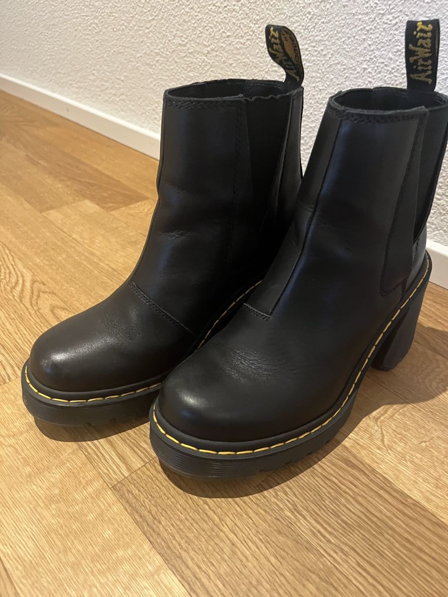 Dr. Martens Scarpe da donna: Dr. Martens Plateaustifelette black – Usato da Hochfelden venduto da Skast