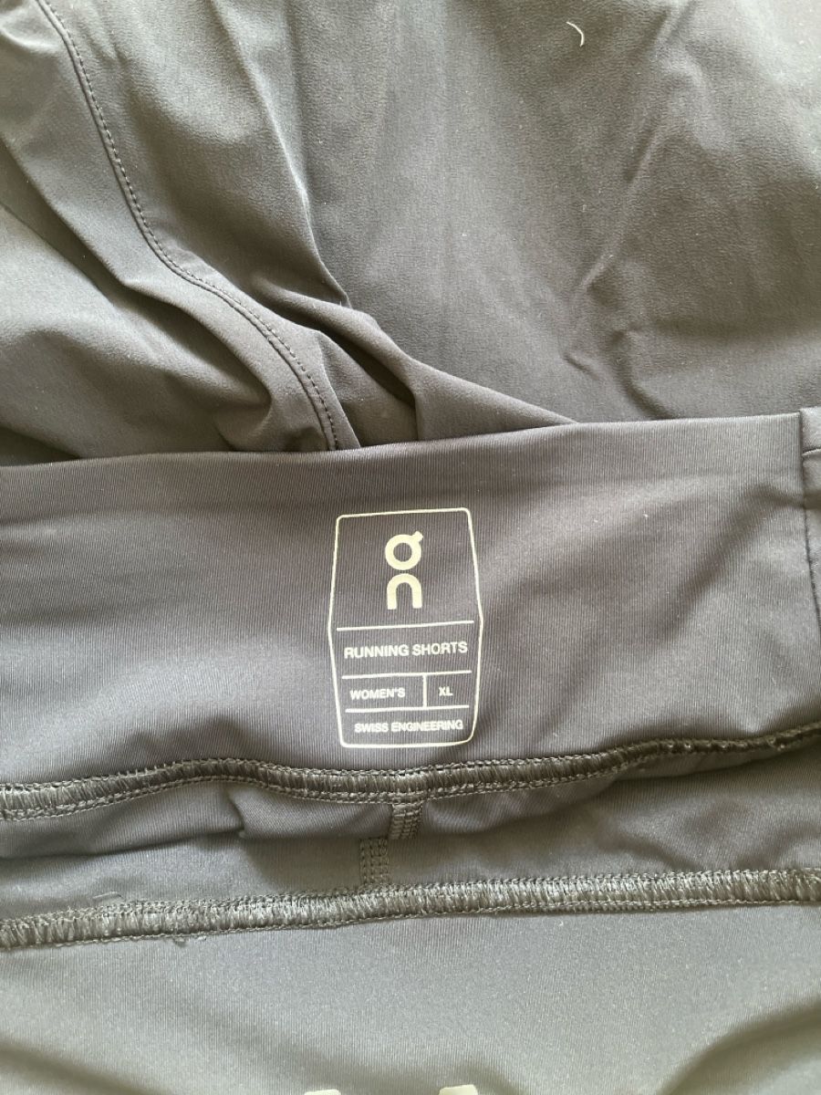 Hosen: On kurze Jogginghose mit Innenbein – Neu (gemäss Beschreibung) aus Winterthur von eb91 3