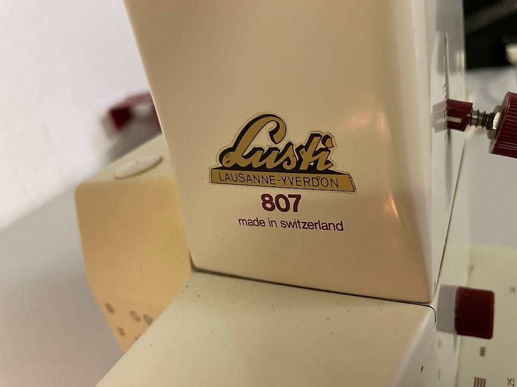 Bernina Macchine da cucire: machine a coudre Bernina 807 – Usato da La Croix (Lutry) venduto da netrajet 4