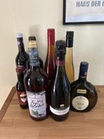 Flaschen Wein und Schaumwein gemischt, Flaschen