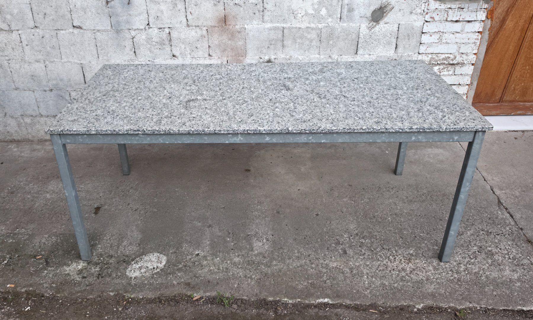 Tavoli: Granittisch / Gartentisch – Usato da Etzgen venduto da VierRingeA6 1